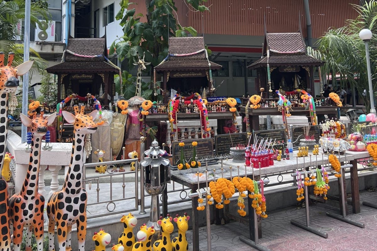 ศาลเจ้าพ่อยีราฟ